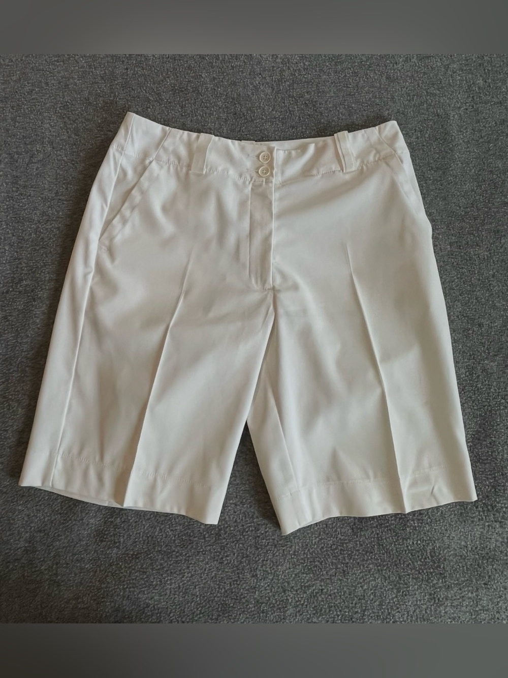 Nike Women's White Bermuda Dri Fit Golf Shorts Size 4 Petite Waist 30” EUC